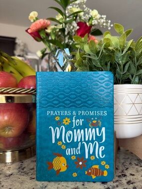 ✨NWT Prayers & Promises for Mommy and Me🐠